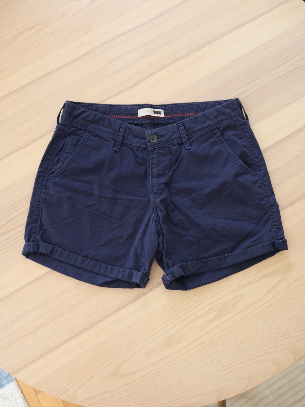 Levis Cotton Mid Rise Chino Rolled Cuff Shorts Navy Classic Preppy Coastal Y2K